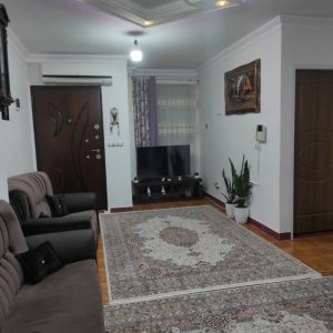 ۸۰ متری ، سه طبقه ، دو خواب